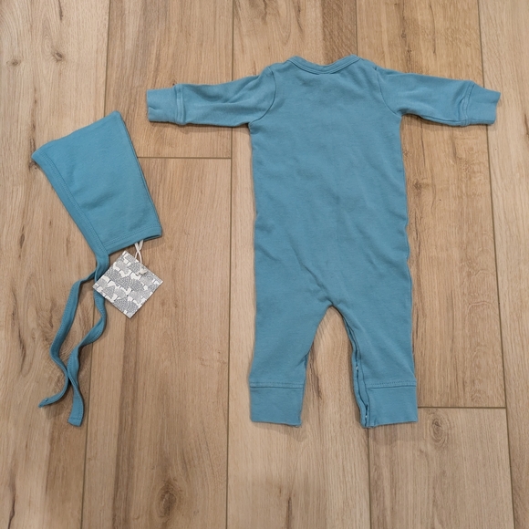 Kate Quinn One Piece with Hat - Picture 2 of 7